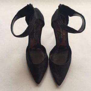 🤍SALE🤍 Gianni Bini Pointed Heels